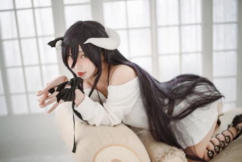 [Cosplay] Celia 切切 – Albedo 雅儿贝德