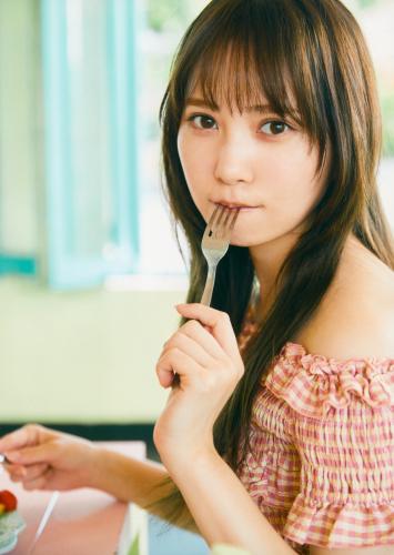 [Photobook] 加藤史帆1st写真集「#会いたい」特製アザーカットミニブック – Other Cut ‘Special Photo Book’