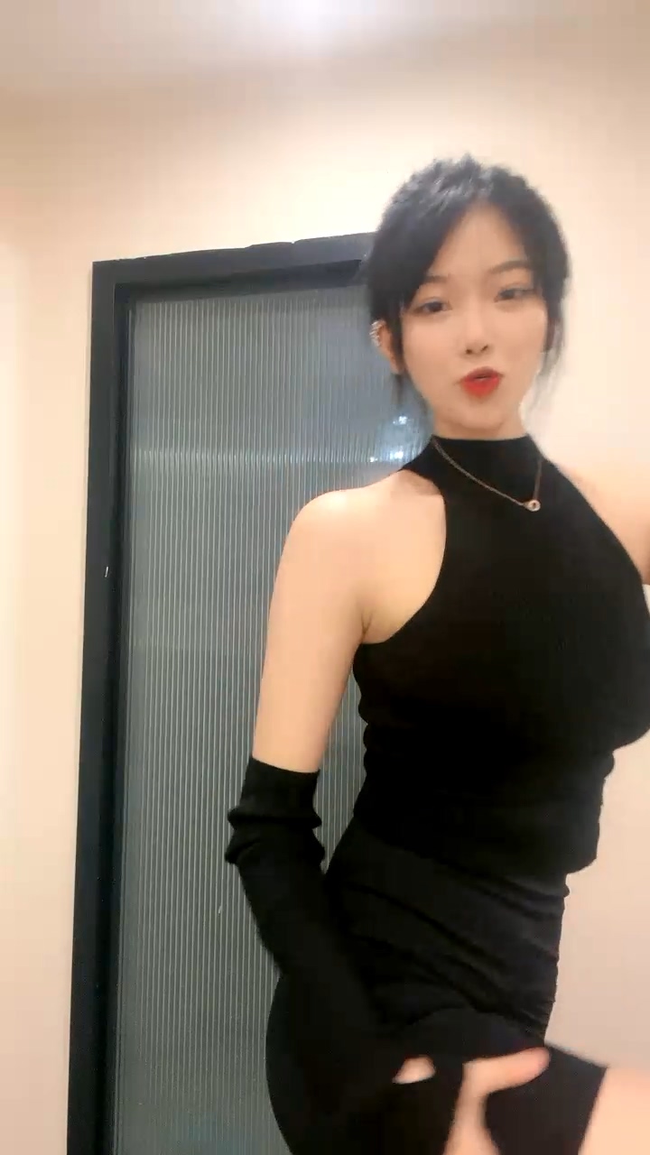 高顔值網紅女神全程露臉大秀直播，頂級尤物才藝表演，性感火辣裸舞，互動撩騷聽指揮，掰開逼逼看小穴特寫