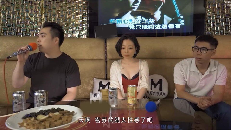 吊絲逆襲攻略 看看騷男是如何把氣質身材俱佳的成熟美女搞到手 胸部白皙飽滿
