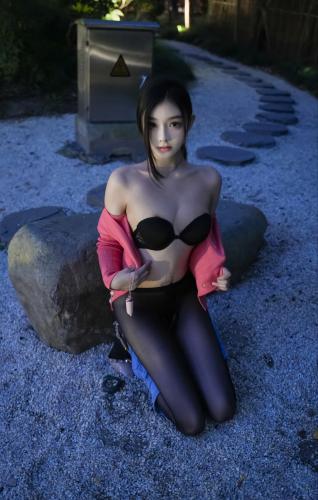 [Cosplay] 龙雪儿 灰色瑜伽服