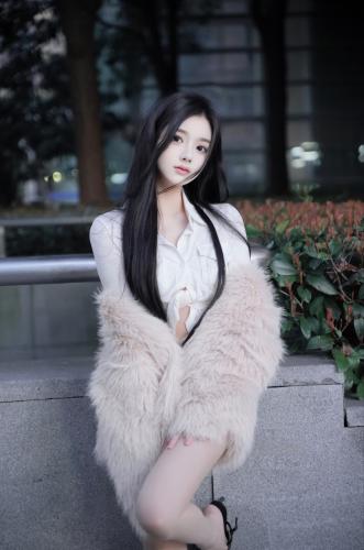 [Cosplay] 龙雪儿 牛仔短裤