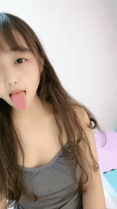 兄弟們！ 女神終於被操了~【不乖學姐】被射滿嘴精子！ 超騷~眼鏡妹，反差婊，真是淫蕩