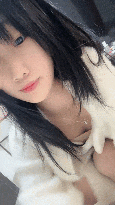 80多斤苗條妹妹！ 貧乳超粉嫩穴！ 脫下內褲展示，翹起屁股掰穴，稀疏毛毛超性感