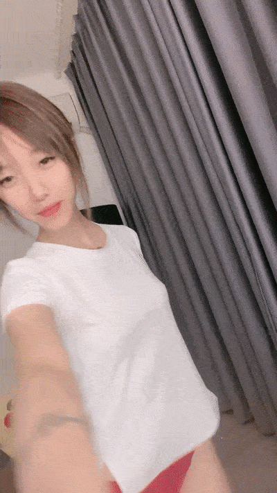 顔值區下海短發美女！ 滿背漂亮紋身！ 小尺度秀一下，脫光光細腰美乳，隨著音樂扭腰擺臀