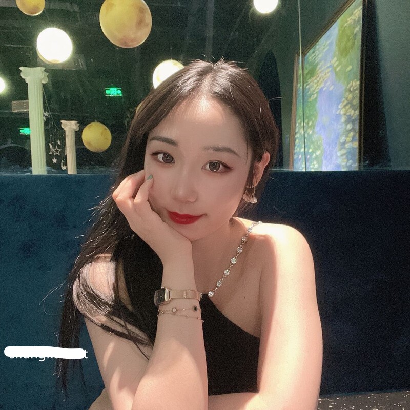 【反差婊子】江蘇良家小嬌妻【苗芳芳】幸福的一對小夫妻，老公豔福不淺，時尚都市麗人，回到家中各種情趣黑絲高跟，屌爆了