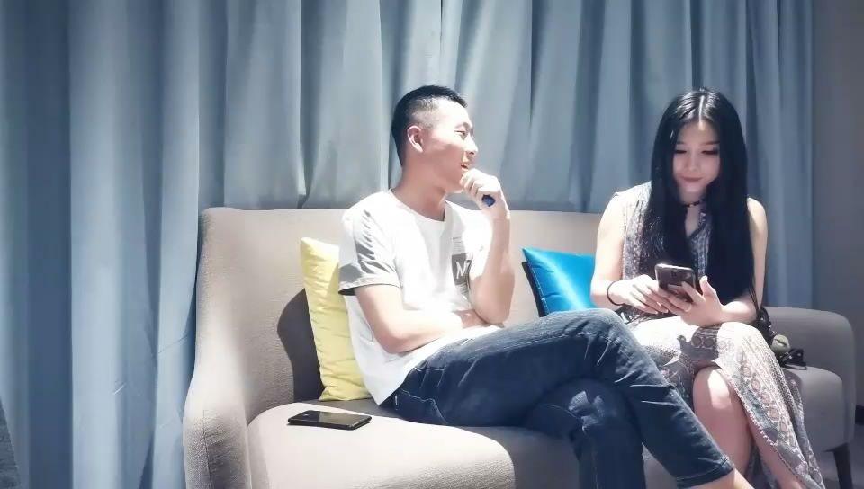 帥小夥2800元約了位剛新婚的美少婦，沒事出來做，逼也爽了，錢也賺了