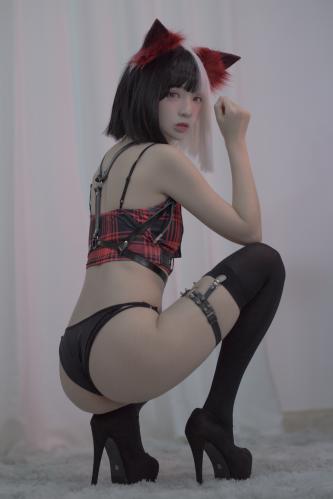 [Cosplay] Fengmaoss 疯猫ss – Black and white witch Kuila 黑白魔女库伊拉