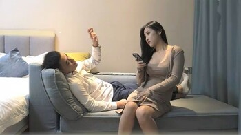 開叉套裝包臀裙極品大美女3500元約到酒店操逼，魔鬼身材，翹臀大奶，不停抽插
