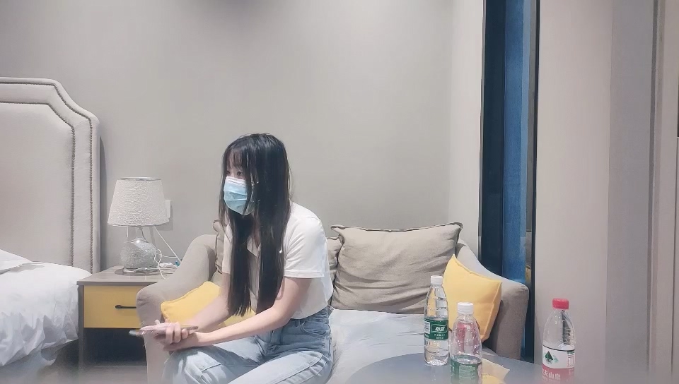 8-26夜太美七夜探花約啪清純小妹，害羞戴著口罩操