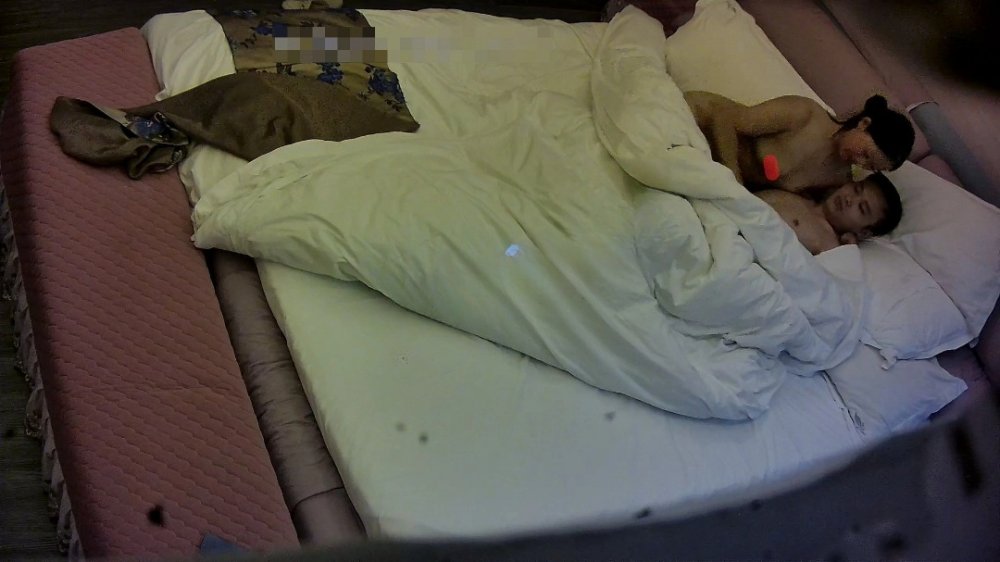 酒店實錄 深夜等女友來啪完睡覺早晨起來再補一炮