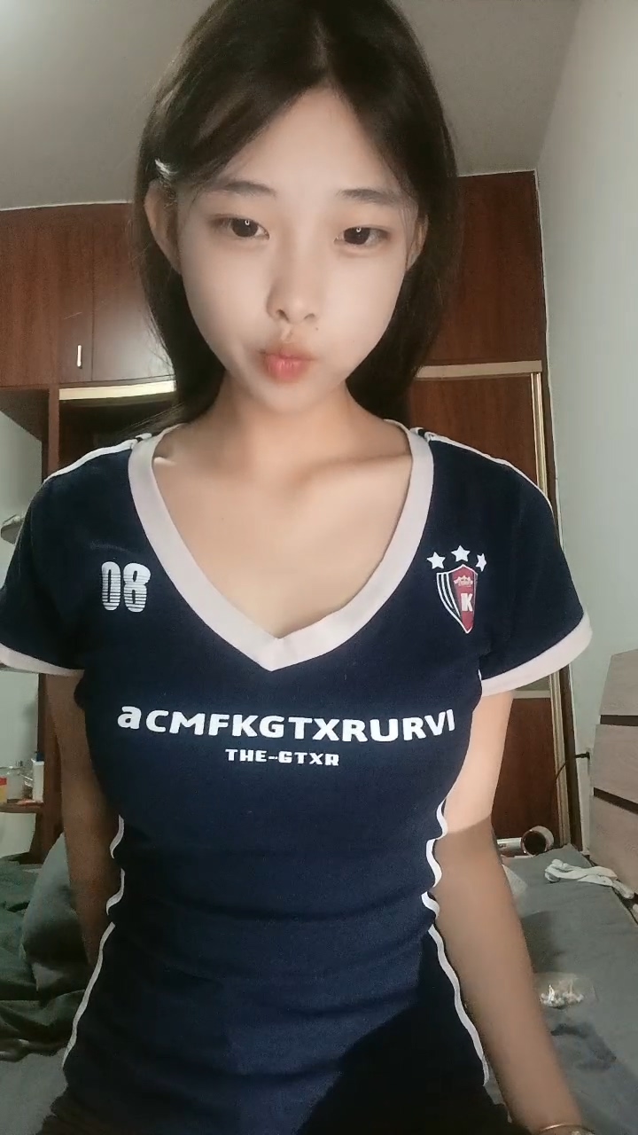 甜美大學生的極品誘惑，全程露臉白絲情趣，揉奶玩逼聽狼友指揮，掰開看特寫