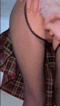 漂亮JK美眉 小聲點 小母狗菊花塞著狐狸尾巴肛塞 在消防樓梯撅著屁屁被無套輸出