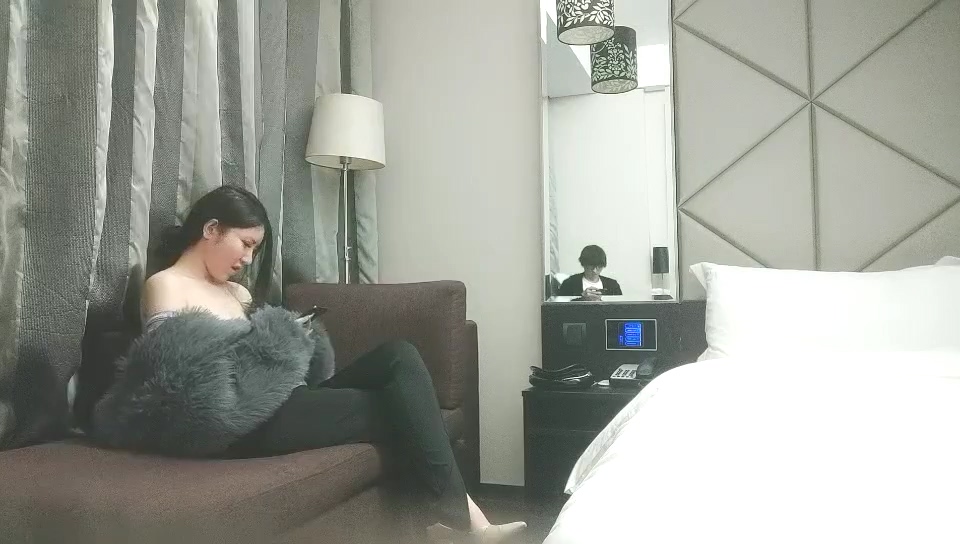 11-25利利堅辛苦第一場約啪貴婦氣質女神，小逼都被大雞巴撐大了