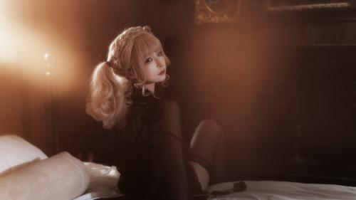 [Cosplay] 蠢沫沫 – 黑红纱裙