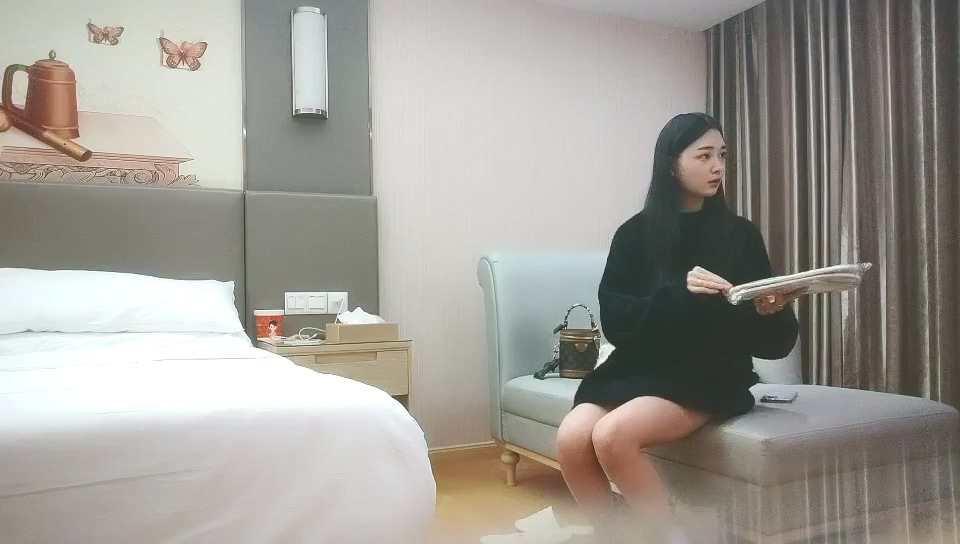 12-8乾淨利速第二場約啪文靜甜美女神，女上位暴操，最後射到嘴裏