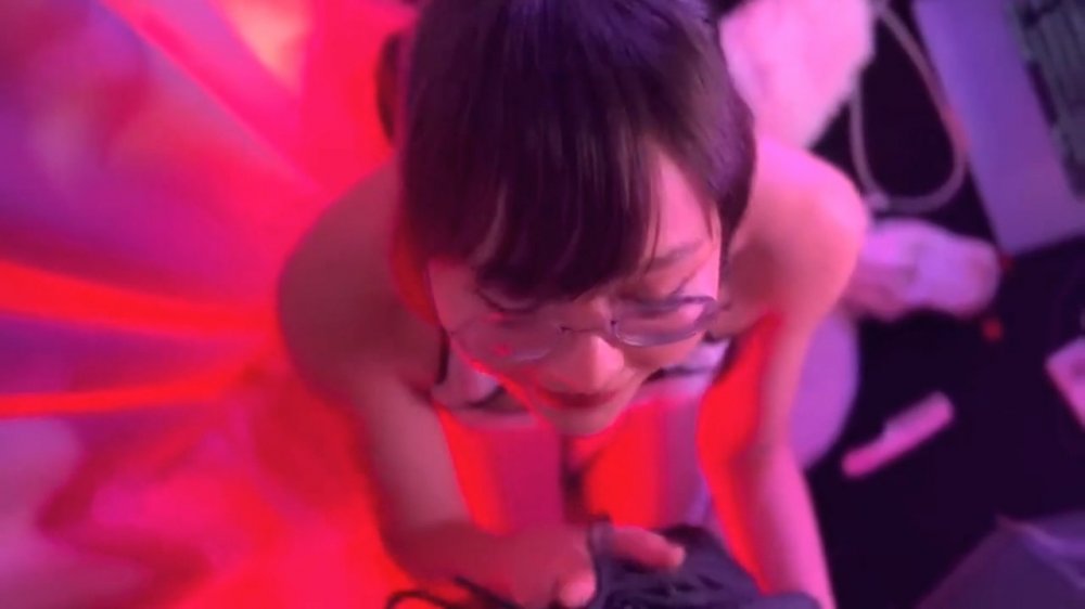 漂亮眼鏡美眉 5分鐘口交演示 從雞雞軟趴趴到狂射一臉