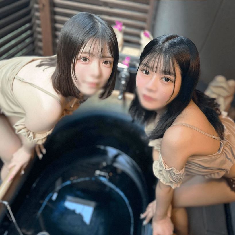 FC2-PPV-4592655 21歳Gカップの二人からオイル 【高清無碼】