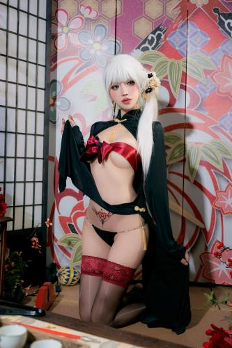 [Cosplay] 斗鱼米线线 sama写真 – 2025新年特辑
