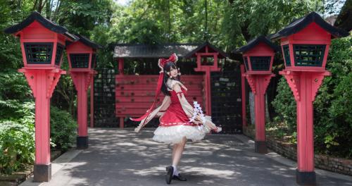 [Cosplay] Halo 酱 – Touhou Project: Reimu Hakurei 东方Project 博丽灵梦