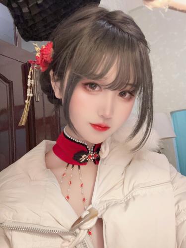 [Cosplay] 三度 69 – 红丝绒旗袍