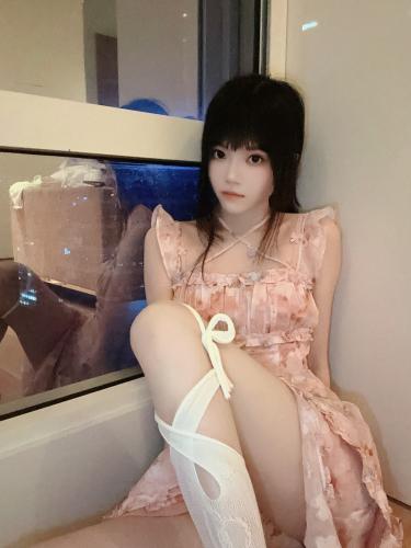 [Cosplay] Cherry Neko 桜桃喵 – Bouquet Selfie 花束自拍