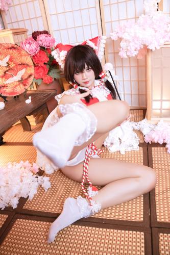 [Cosplay] Poppa Chan – Reimu Hakurei