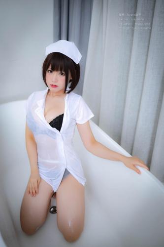 [Cosplay] Nyako 喵子 – Nurse in uniform 护士服