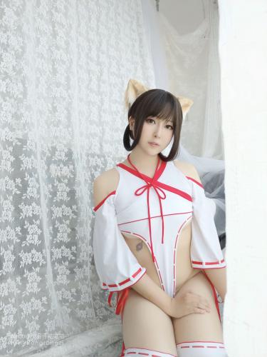 [Cosplay] 小容仔咕咕咕 – 巫女系列 恶灵退散