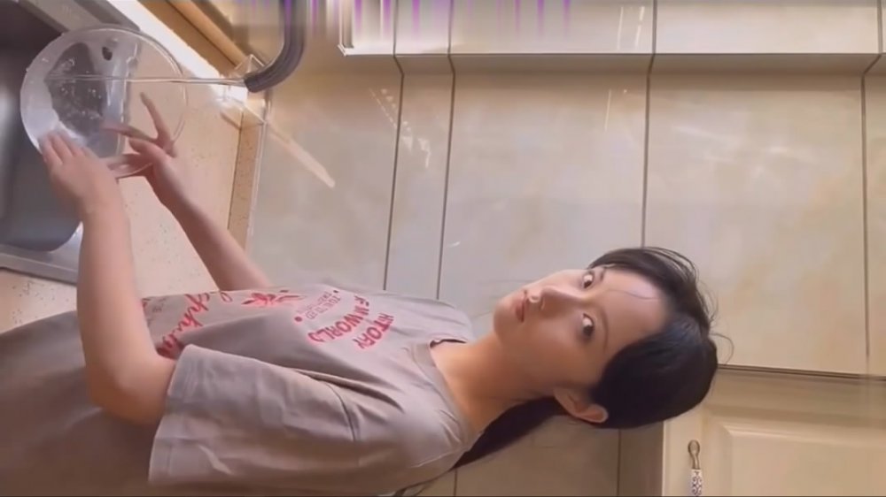 高端洩密長得像謝娜的抖音網紅煥兒超高顏值反差騷母狗與男友性愛視頻內射特寫