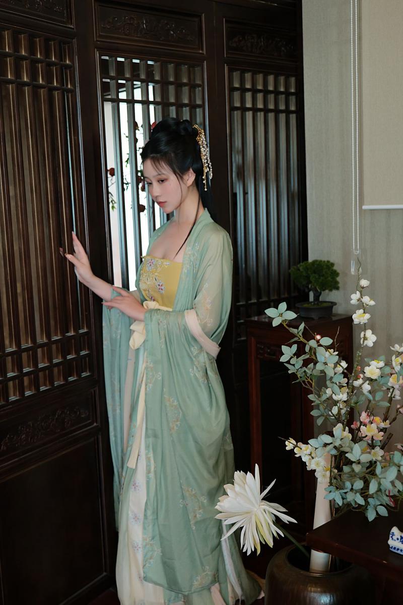 古裝妹子極品圓潤的美乳[39P]