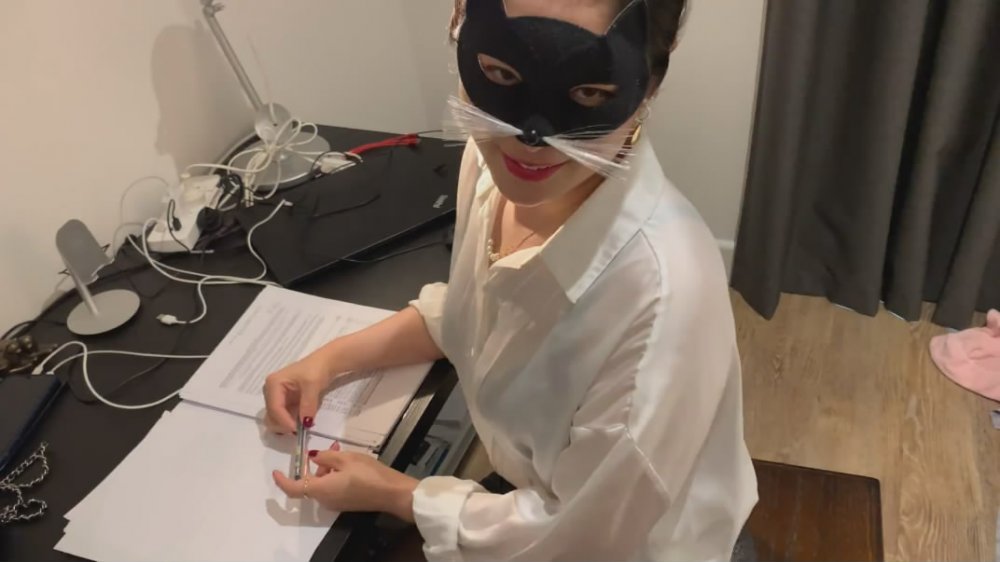 性感肥臀肥臀❤️少婦女秘書為保住職位委身領導被大粗屌後入呻吟不斷無套內射逼里 國語對白[MP4/483MB]