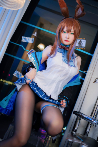 [Cosplay] COS妹子Arty亞緹 – 黑丝兔女郎