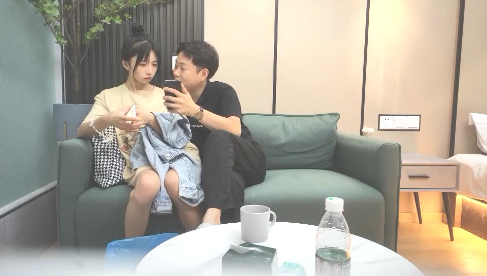 5.11鎚子探花，極品清純少女，3000一炮，堅挺美乳後入