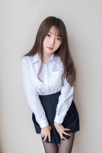 香草喵露露 – NO.003 黑丝萌妹 [44P-194MB]