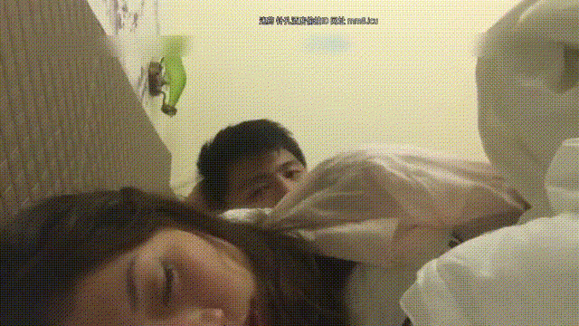 『小姨子你繼續睡-姐夫抽屌乾一炮』醉操聚會宿醉的小姨子-無套趴著操射美臀擦乾淨免得被發---! 【兩部迷奸】
