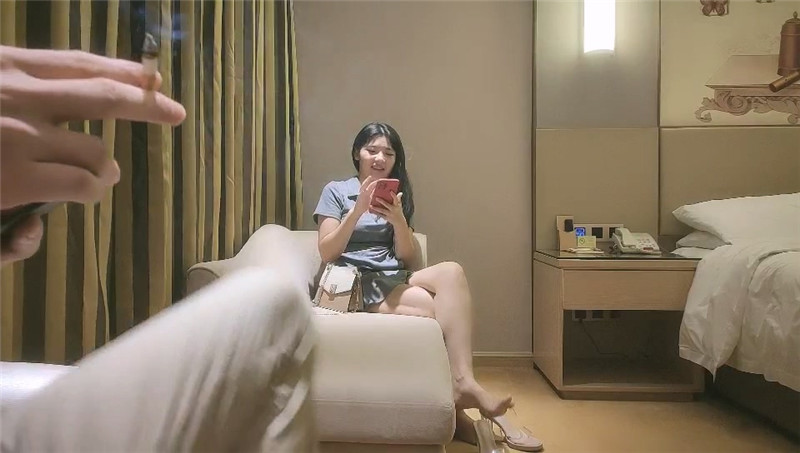 小李探花酒店2000元約炮身材豐滿的小姐姐各種姿勢啪啪