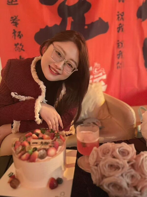 新鮮出爐的語文老師喜愛露出戶外露出大奶子
