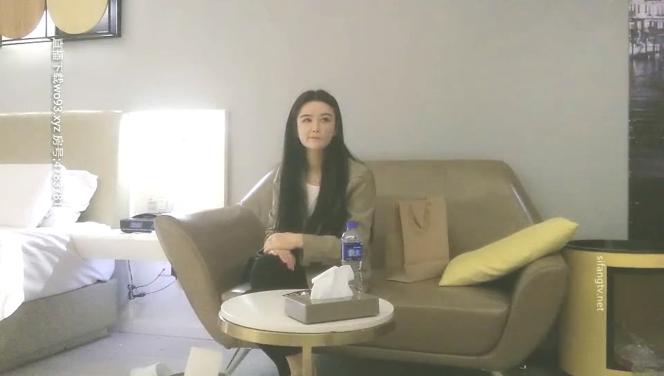 雀兒滿天飛探花約啪清純學生妹，身材高挑迷人大長腿，干，從床上一直干到沙發