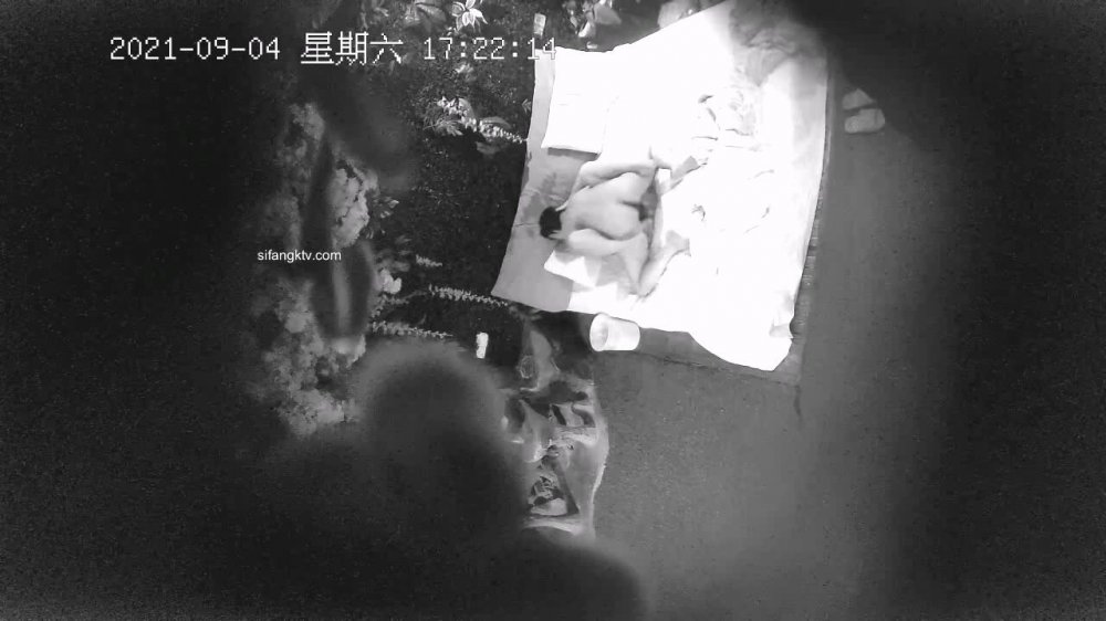 【酒店攝像頭】2對大學生情侶週末相約酒店鐘點房，其中一對做愛喜歡磨豆腐