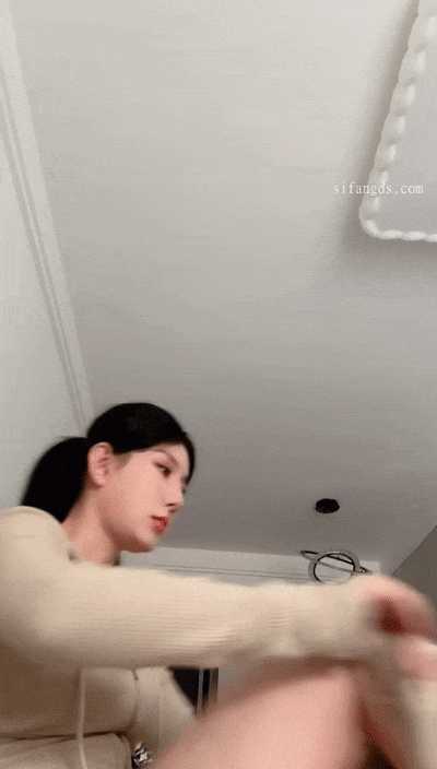 99年兼職週邊女神的一天，【小野貓】，同城約炮開車上門服務，土豪富二代赴約，被偷拍，不過癮再自慰