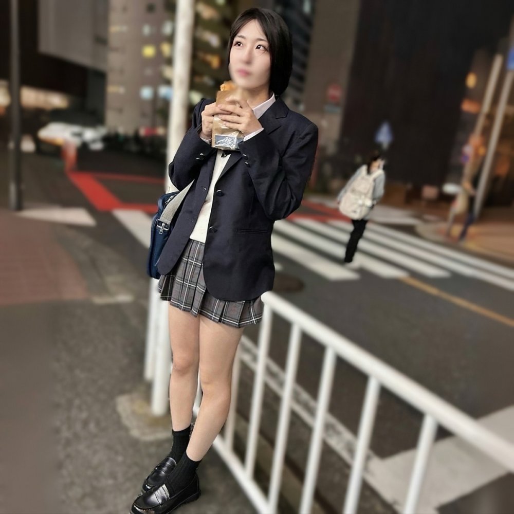 新FC2PPV 4597200 短髮大胸制服女孩考試前約會大叔