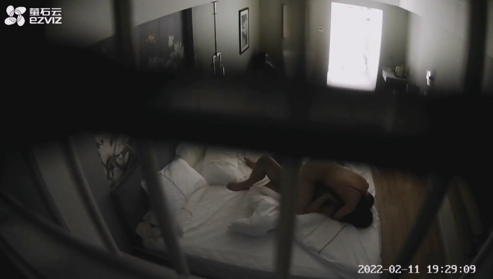 2-11螢石雲酒店 腿部有紋身的騷婦被乾的胡言亂語，要榨乾男友