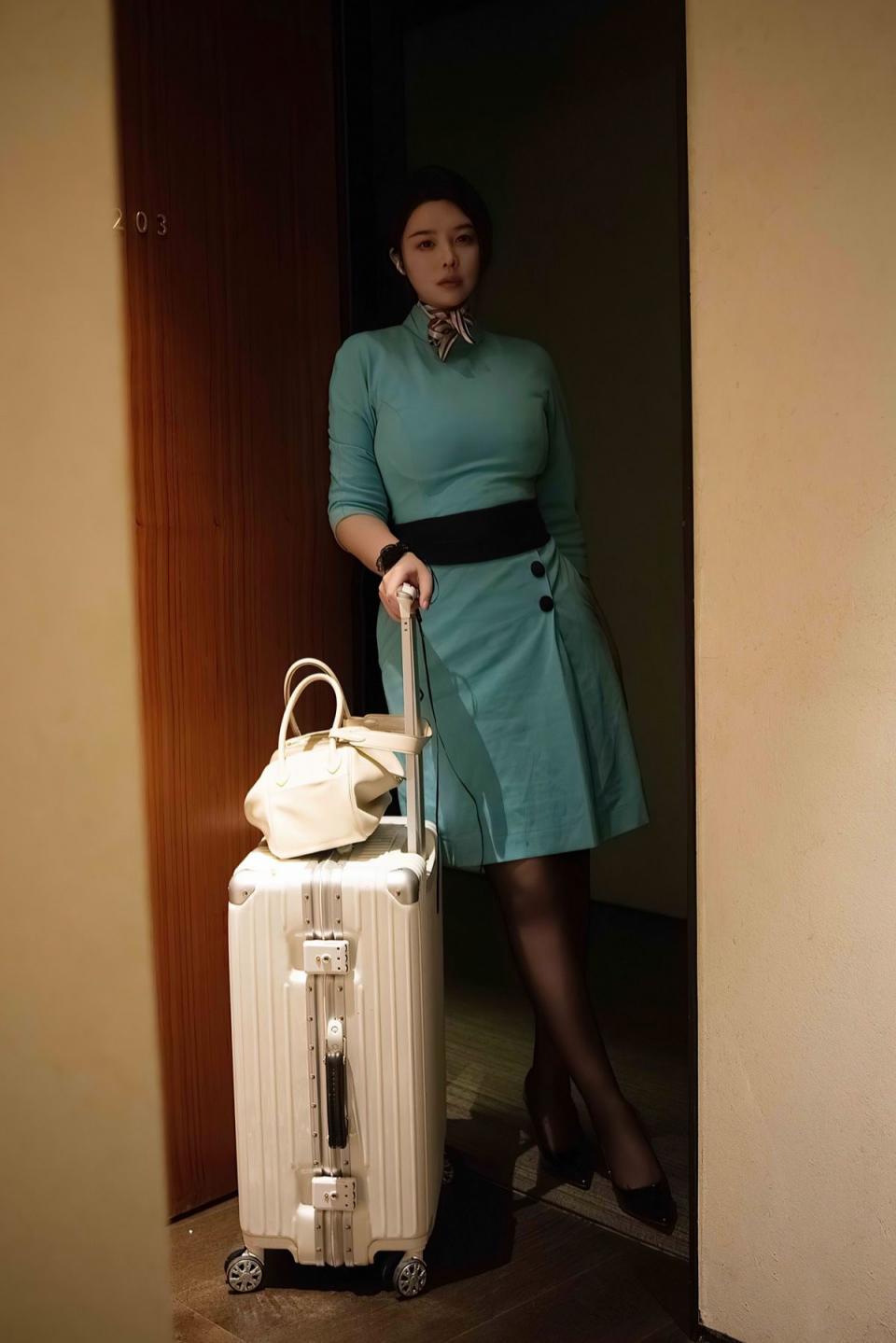空姐女友下班了，瞧瞧她那迫不及待的樣子[41P]