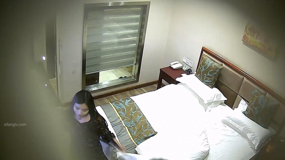 4-21經典酒店偷拍 風騷禦姐被健壯男無套狂草三炮，每一次都很滿足