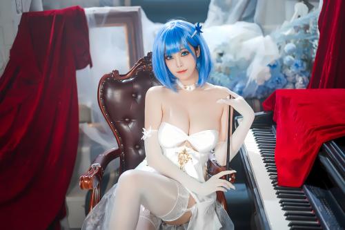 [Cosplay] 蜜汁猫裘 – 碧蓝航线 恰巴耶夫白骑兵