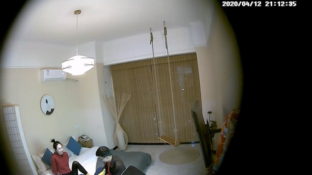 4-12經典酒店偷拍 白皙苗條美女被眼鏡男友公狗式后入狂插小騷逼
