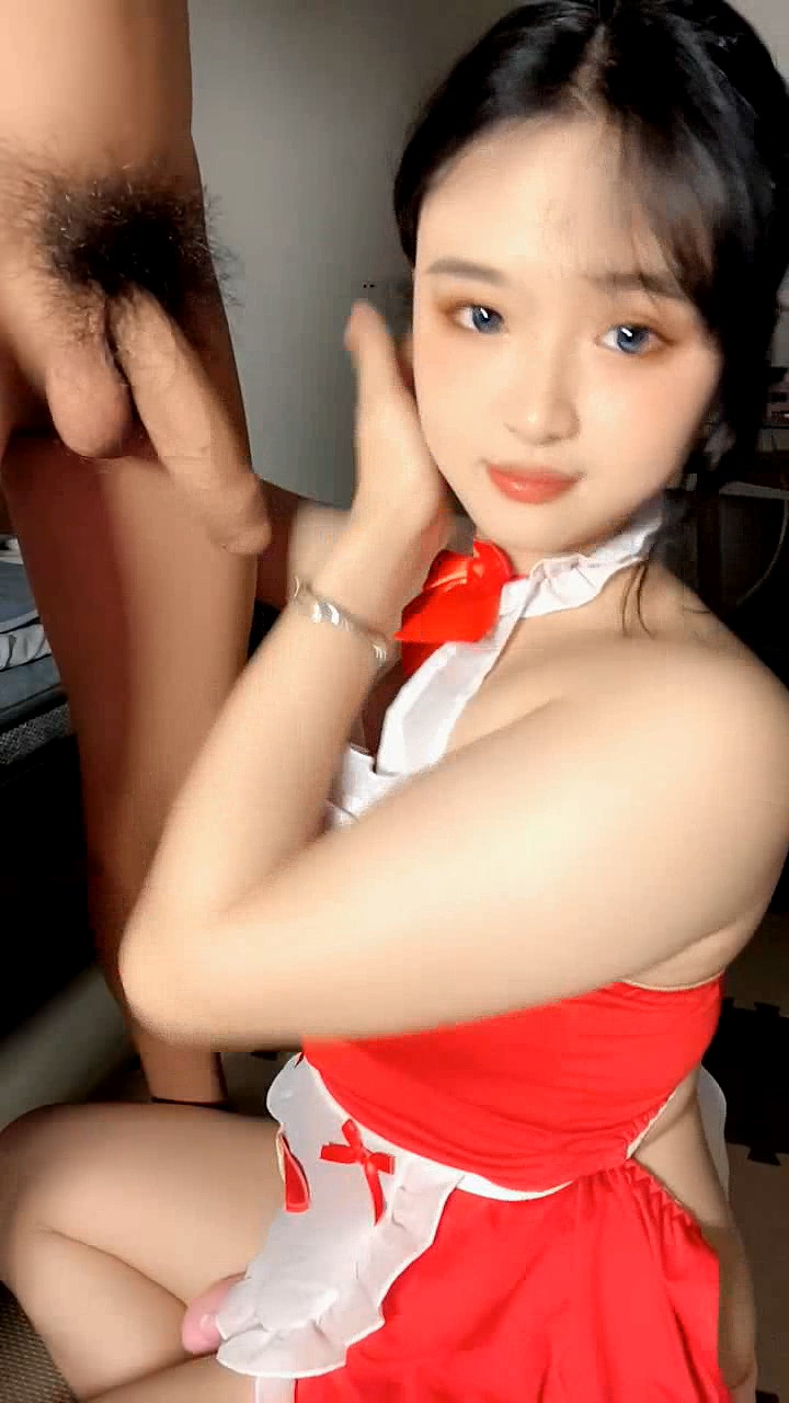 極品大奶淫妻母狗，高顏值制服情趣讓小哥調教誘惑，全程露臉深喉口交給小哥舔腳，騷逼淫水泛濫激情上位好騷[MP4/511MB]