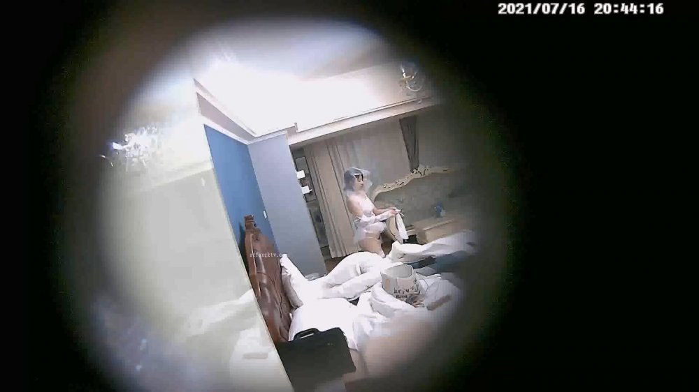 7-16經典酒店偷拍 白絲紗情趣內衣女友和男友啪啪，別是一番風情