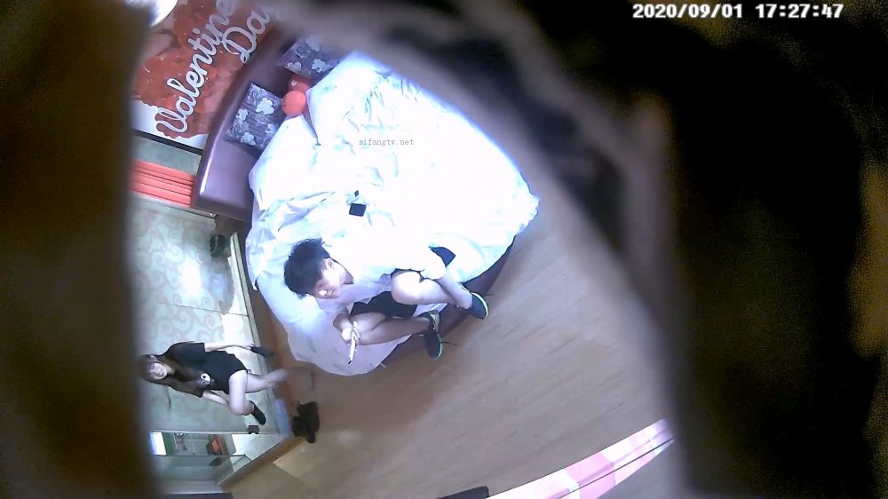 9-1經典酒店偷拍 學生情侶開學見面，生猛男怒草大奶學生妹，各種姿勢來一遍